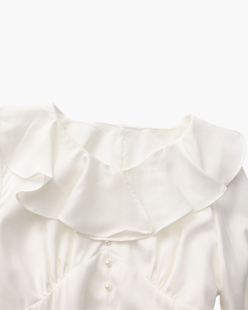 Vestido midi con volantes y botones de perla